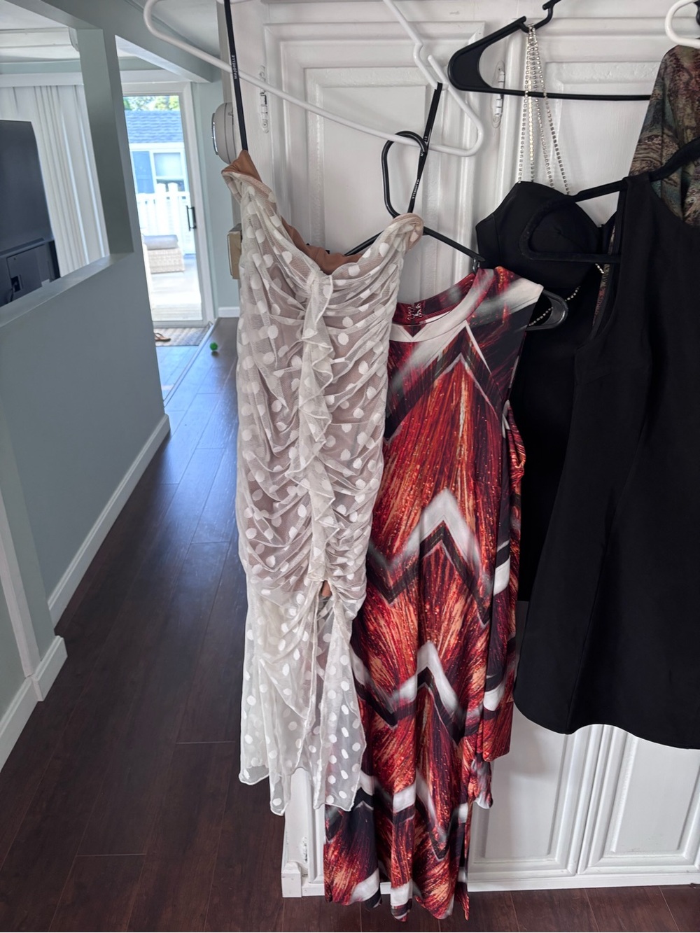 Lot of 7 dresses/skirt sets sizes XS-M - Picture 2 of 5